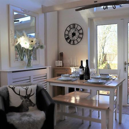 Beautiful Barn Conversion, 3 Bed, Hot Tub, Sauna, Gym, Enclosed Garden Ryde  Exteriör bild