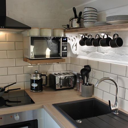Beautiful Barn Conversion, 3 Bed, Hot Tub, Sauna, Gym, Enclosed Garden Ryde  Exteriör bild