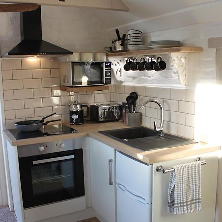 Beautiful Barn Conversion, 3 Bed, Hot Tub, Sauna, Gym, Enclosed Garden Ryde  Exteriör bild