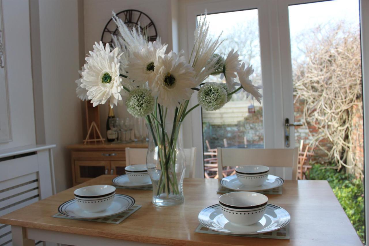 Beautiful Barn Conversion, 3 Bed, Hot Tub, Sauna, Gym, Enclosed Garden Ryde  Exteriör bild
