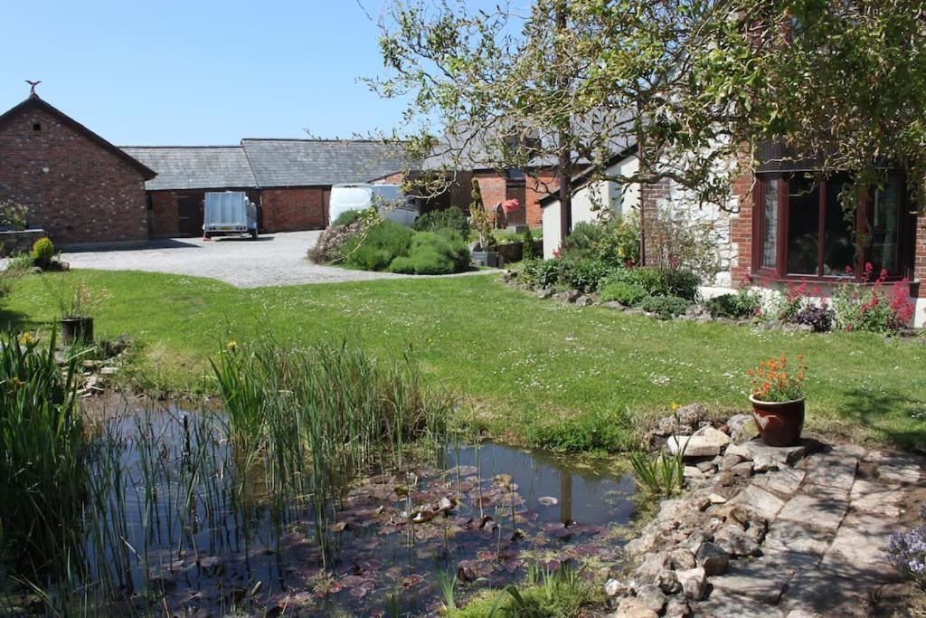 Beautiful Barn Conversion, 3 Bed, Hot Tub, Sauna, Gym, Enclosed Garden Ryde  Exteriör bild