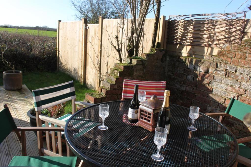 Beautiful Barn Conversion, 3 Bed, Hot Tub, Sauna, Gym, Enclosed Garden Ryde  Exteriör bild